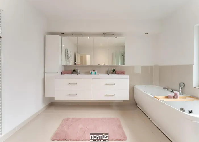 بيت للعطل Maison La Roussette - In The Heart Of *